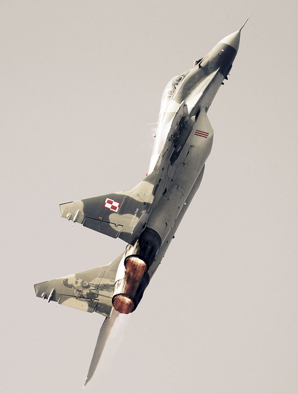 MiG-29 going straight up